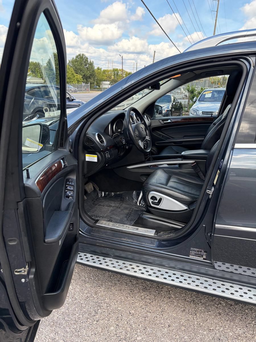 Used 2011 Mercedes-Benz GL 550 4MATIC image 9