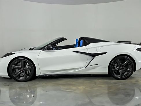 Used 2023 Chevrolet Corvette Z06 w/ Stealth Interior Trim Package RWD image 6