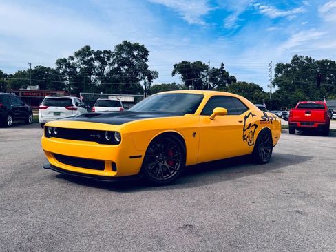 Used 2018 Dodge Challenger SRT Hellcat RWD image 2