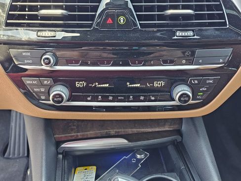 Used 2020 BMW 530i w/ Premium Package RWD image 28