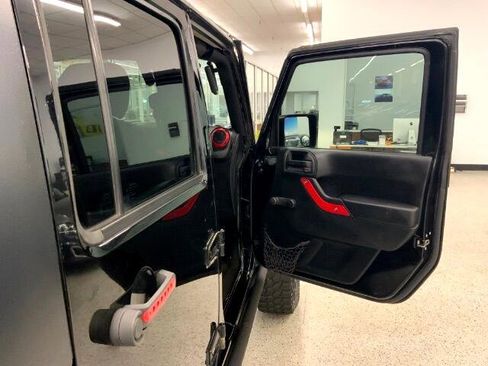 Used 2015 Jeep Wrangler Unlimited Sport image 29