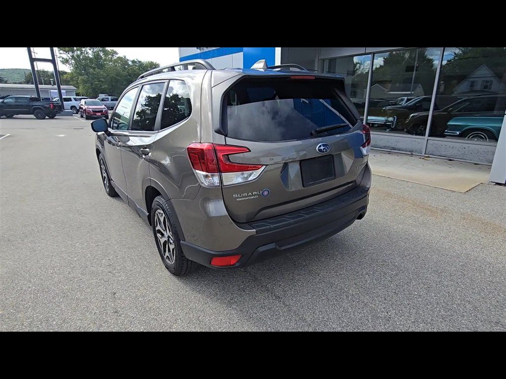 Used 2019 Subaru Forester Premium AWD/4WD image 7