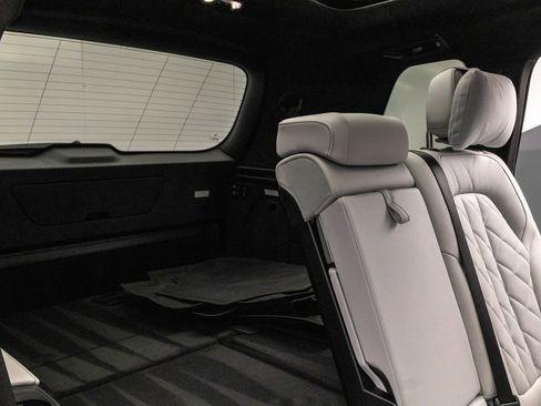 Used 2024 BMW X7 xDrive40i w/ Executive Package AWD/4WD image 33