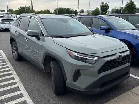 Used 2022 Toyota RAV4 XLE w/ Convenience Package FWD image 8