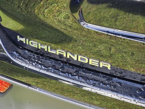 Used 2024 Toyota Highlander XSE FWD image 15