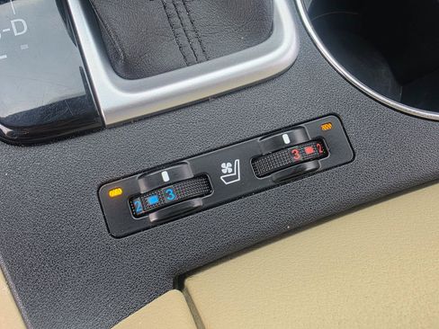 Used 2017 Toyota Highlander Limited Platinum AWD/4WD image 6