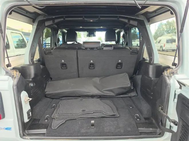 Used 2024 Jeep Wrangler Unlimited Sahara AWD/4WD image 11
