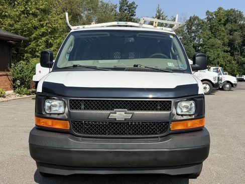Used 2017 Chevrolet Express 2500 RWD image 2