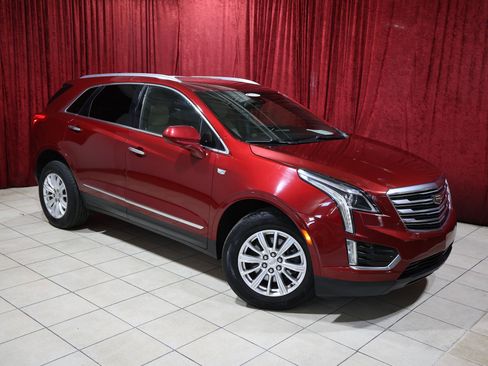 Used 2019 Cadillac XT5 FWD image 2