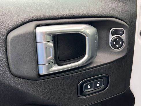 Used 2024 Jeep Gladiator Rubicon image 15