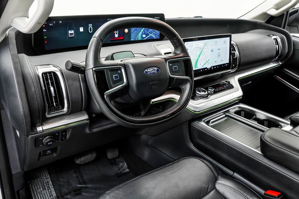 Used 2025 Ford Expedition Platinum AWD/4WD image 16