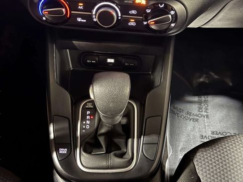 Used 2025 Kia Soul LX w/ LX Technology Package FWD image 19