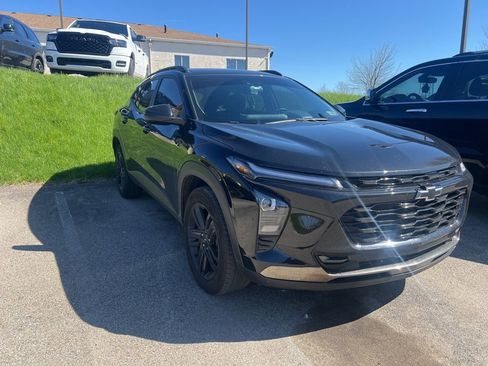 Used 2024 Chevrolet Trax ACTIV w/ Sunroof Package image 1