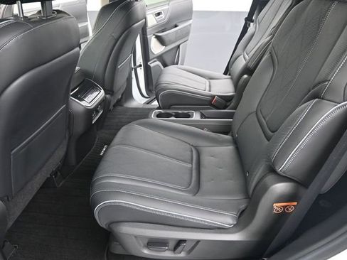 Used 2025 INFINITI QX80 Sensory image 26