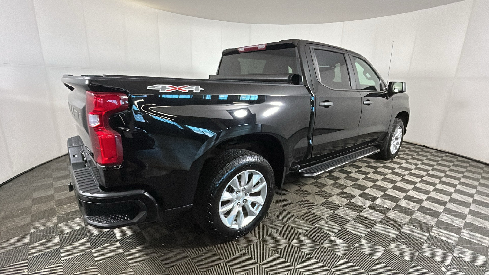 Used 2021 Chevrolet Silverado 1500 Custom w/ LPO, Dark Essentials Package AWD/4WD image 3