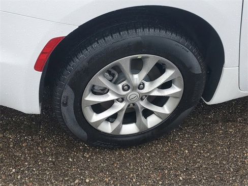 New 2026 Chrysler Pacifica Limited w/ Trailer Tow Group image 5