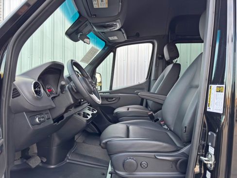 Used 2024 Mercedes-Benz Sprinter 2500 image 16
