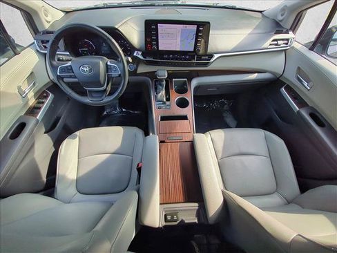 Used 2022 Toyota Sienna XLE w/ XLE Plus Package FWD image 20