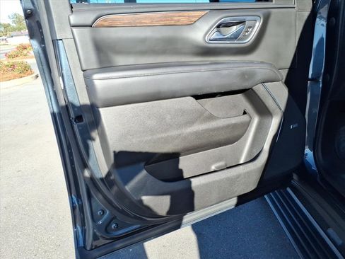 Used 2021 Chevrolet Tahoe High Country w/ Premium Package image 24