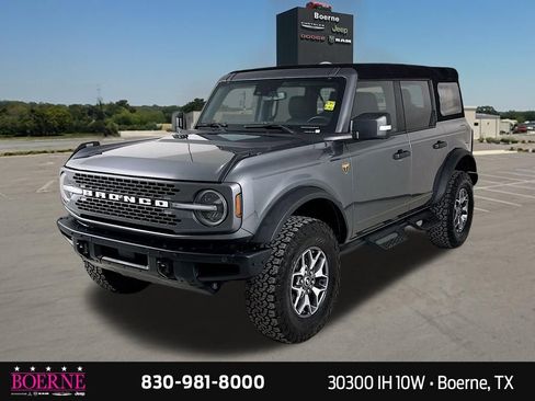 Used 2024 Ford Bronco Badlands AWD/4WD image 3