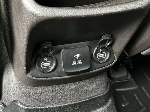 Used 2019 Hyundai Santa Fe FWD image 23