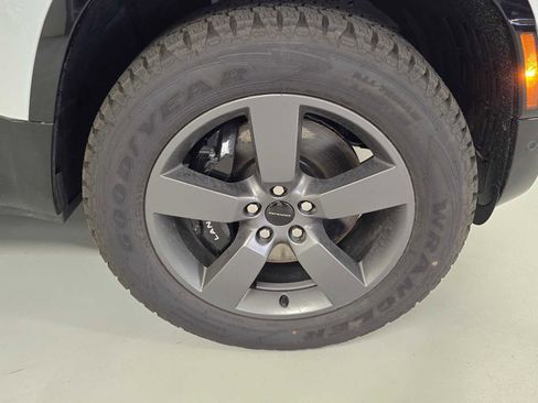 New 2026 Land Rover Defender 110 V8 AWD/4WD image 9