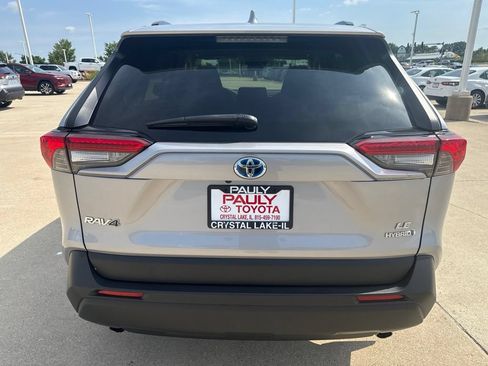 Used 2019 Toyota RAV4 LE w/ Carpet Mat Package AWD/4WD image 4