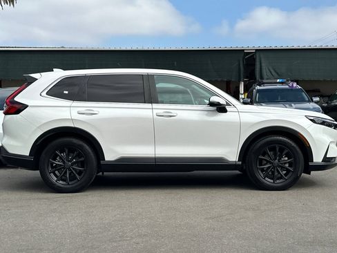 Used 2025 Honda CR-V EX-L image 3