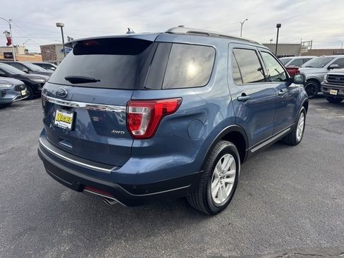 Used 2018 Ford Explorer XLT w/ Equipment Group 202A image 3