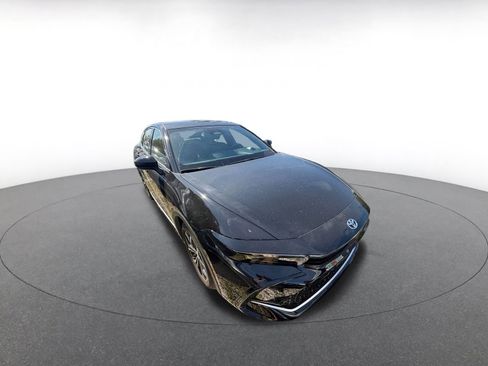 Used 2025 Toyota Crown XLE AWD/4WD image 2