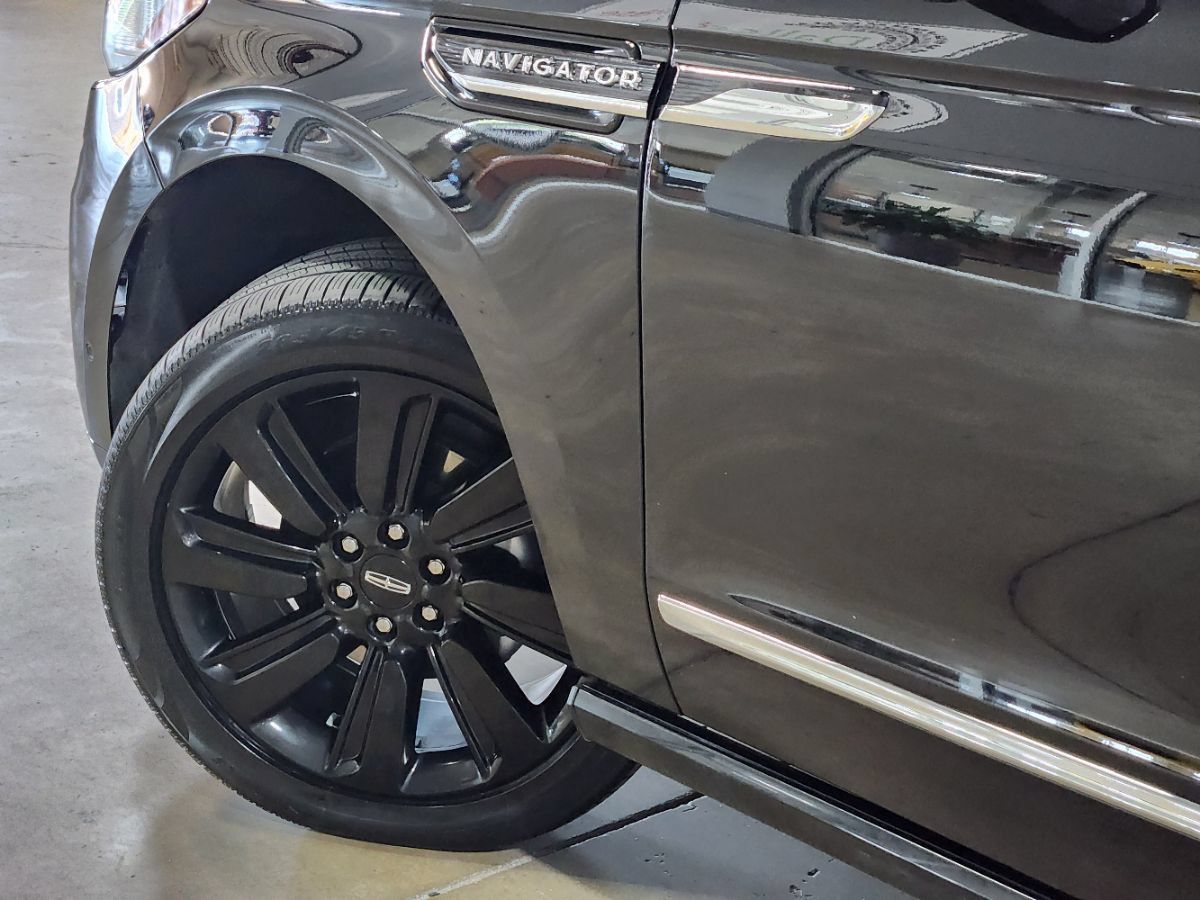 Used 2022 Lincoln Navigator Reserve AWD/4WD image 23