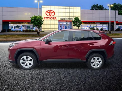 Used 2025 Toyota RAV4 LE AWD/4WD image 8