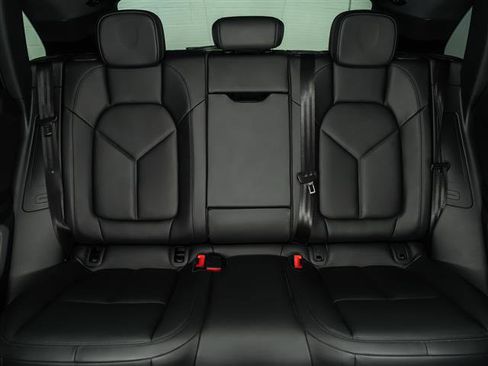 Certified 2026 Porsche Macan AWD/4WD image 28