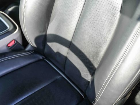 Used 2024 Chrysler Pacifica Touring-L image 24