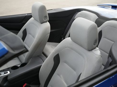 Used 2022 Chevrolet Camaro LT w/ Technology Package image 8