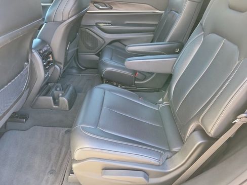 Used 2024 Jeep Grand Cherokee L Limited w/ Luxury Tech Group II image 10