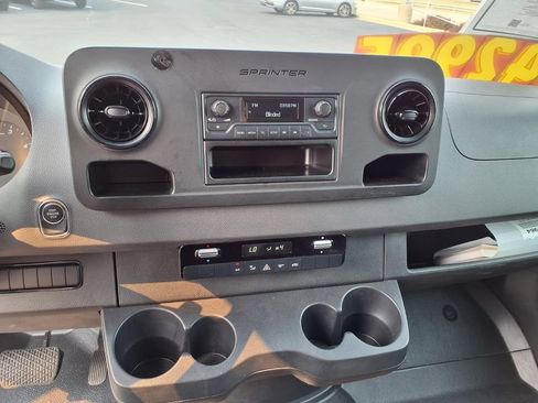 Used 2022 Mercedes-Benz Sprinter 2500 image 16