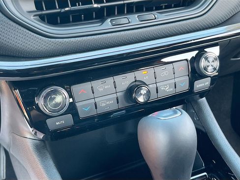 New 2026 Jeep Compass Latitude image 27