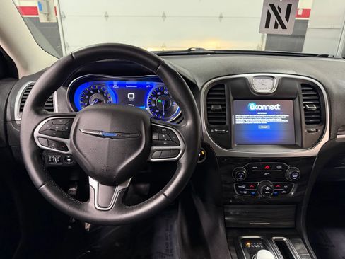Used 2018 Chrysler 300 Touring image 23
