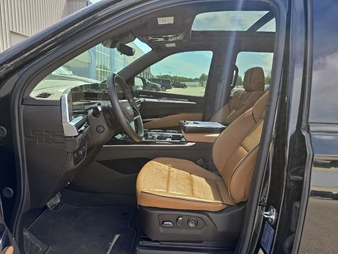 Used 2025 Cadillac Escalade Premium Luxury w/ Touring Package AWD/4WD image 15