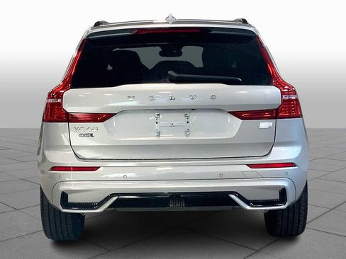Used 2022 Volvo XC60 T8 R-Design w/ Advanced Package image 4