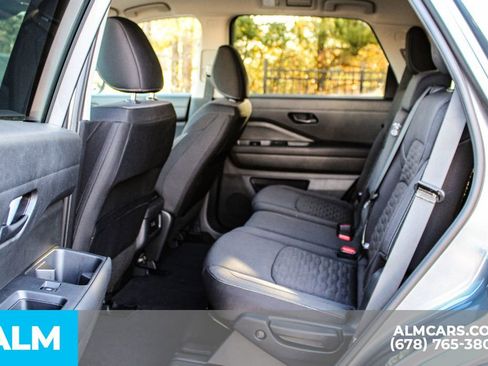 Used 2025 Nissan Pathfinder SV image 17