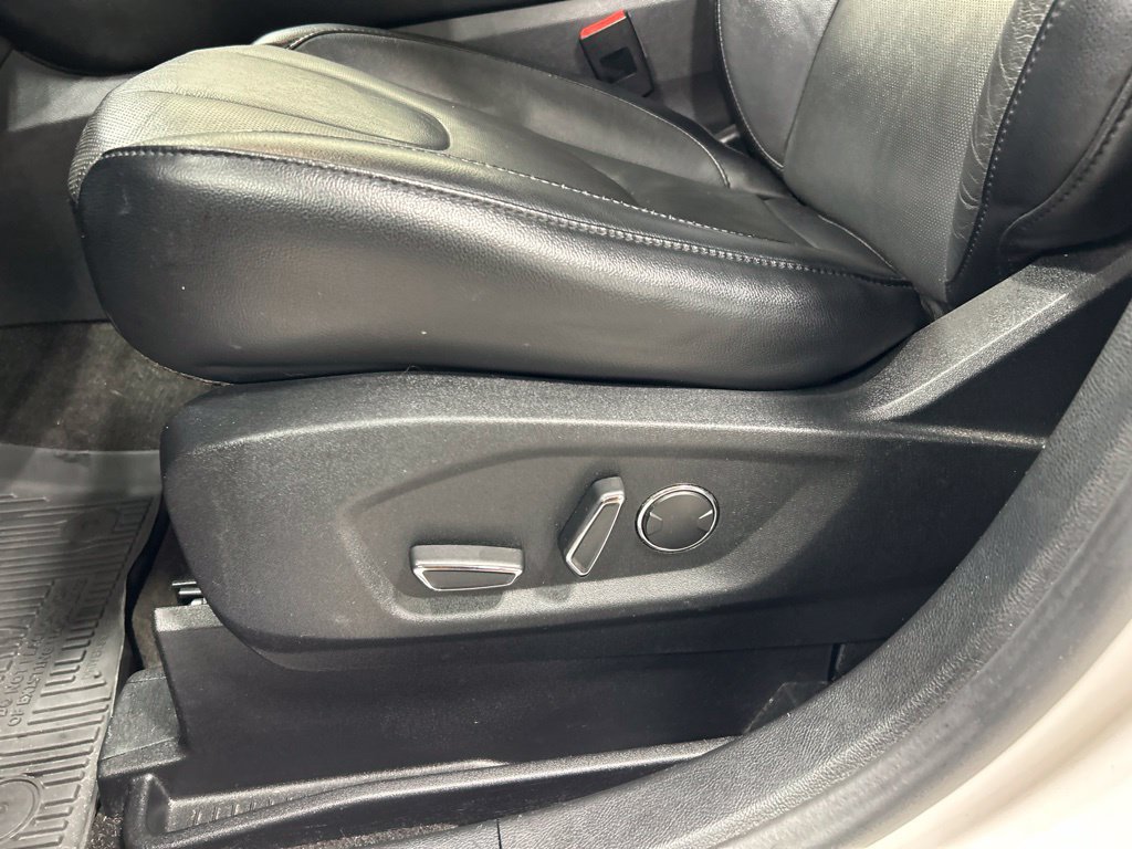 Certified 2019 Ford Edge Titanium w/ Equipment Group 301A AWD/4WD image 10