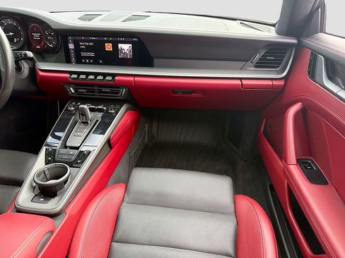 Used 2020 Porsche 911 Carrera 4S w/ Premium Package image 18
