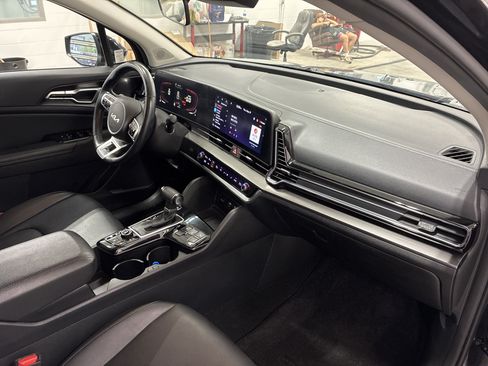 Certified 2023 Kia Sportage EX AWD/4WD image 15