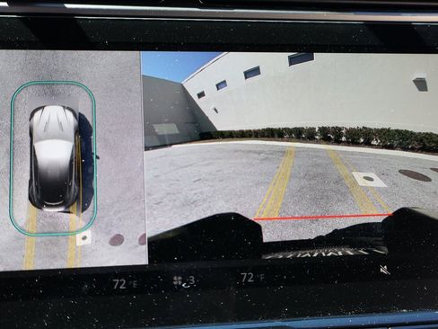 Used 2025 Aston Martin V8 Vantage Coupe image 23