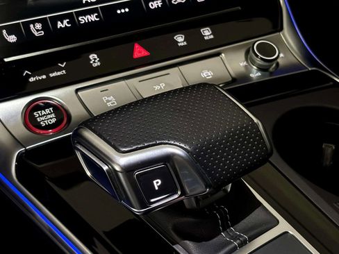 Used 2023 Audi RS 6 Avant w/ Carbon Optic Package image 42