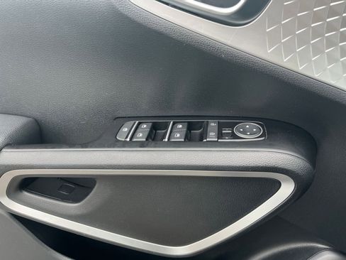 Used 2025 Kia Soul LX w/ LX Technology Package image 18