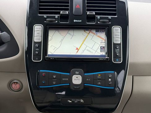 Used 2012 Nissan Leaf SL image 31