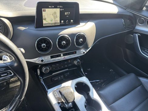 Used 2018 Kia Stinger GT2 image 13